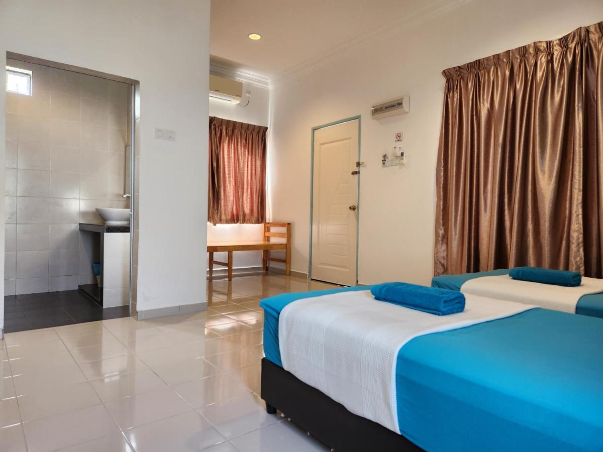 Twin Room with Private Bathroom