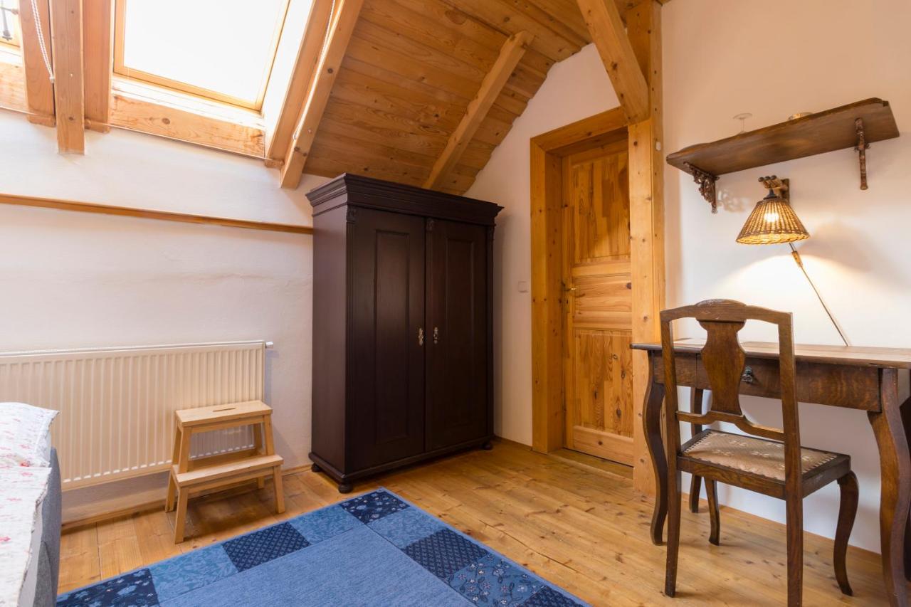 Doppel- oder Zweibettzimmer