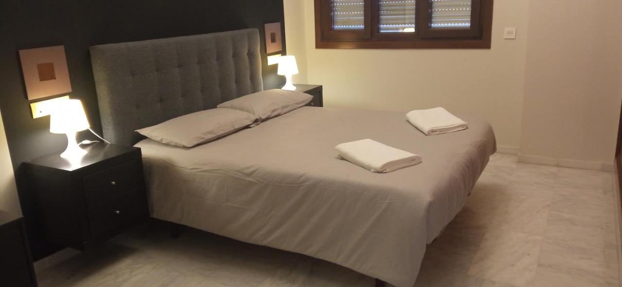 B&B Seville - FIBES Lux Sevilla Este. - Bed and Breakfast Seville