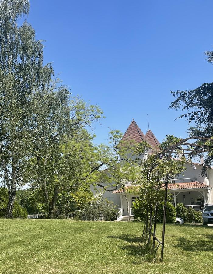 DOMAINE DES PEYRIES - Chambres et table d'hôtes - Ferienwohnung