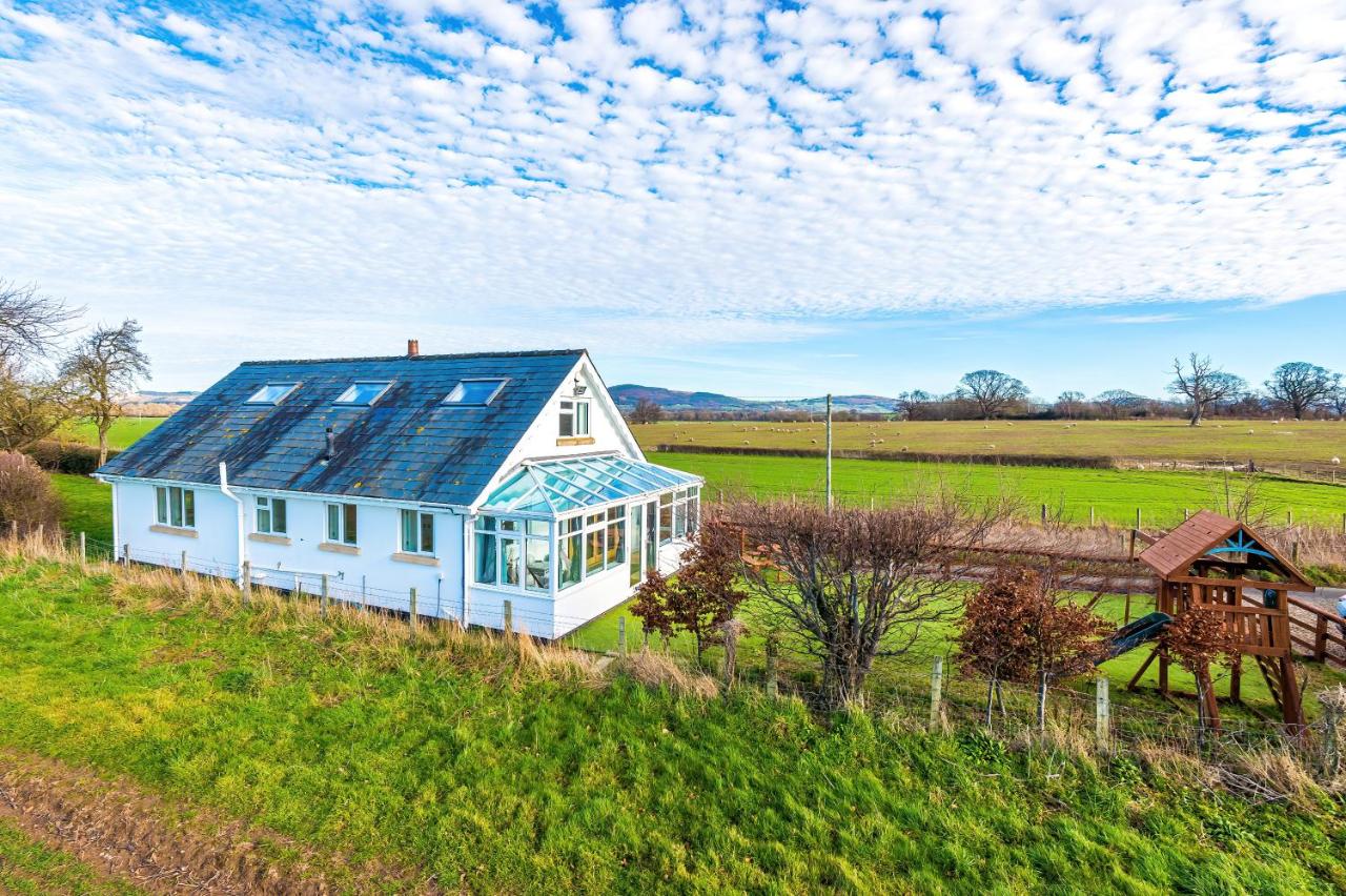 "Woodlands" by Greenstay Serviced Accommodation - Luxury 3 Bed Cottage In North Wales With Stunning Countryside Views & Parking - Close To Glan Clwyd Hospital - The Perfect Choice for Contractors, Business Travellers, Families and Groups - B&B Bodelwyddan