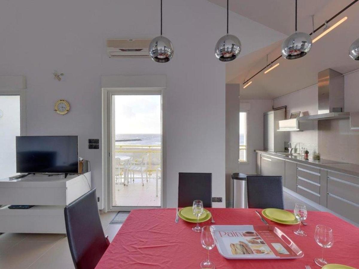 Châtelaillon-Plage: Appartement 4 pièces, 6 pers, terrasse, WIFI - FR-1-706-11 - Chambres d'hôtes Châtelaillon-Plage