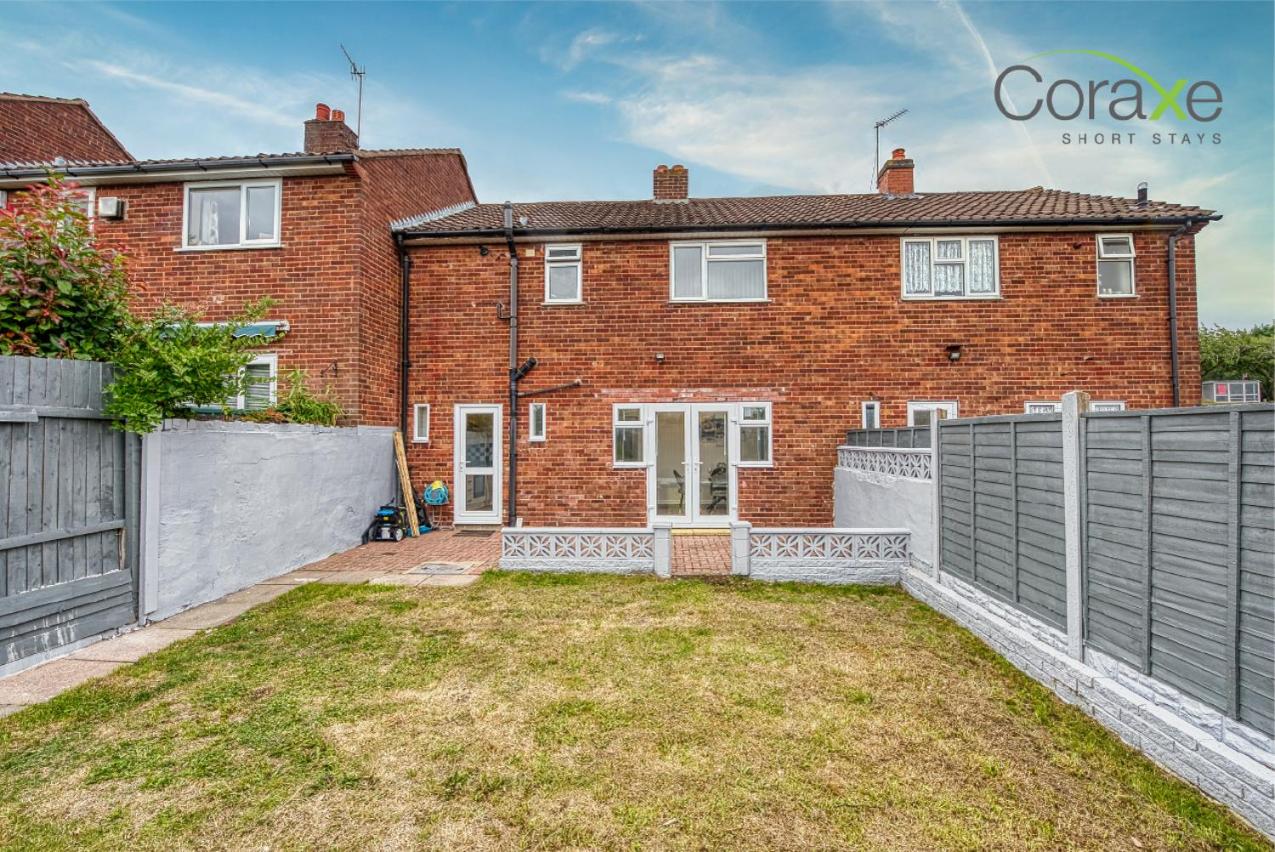 3 Bedroom Blissful Living for Contractors and Families by Coraxe Short Stays - B&B