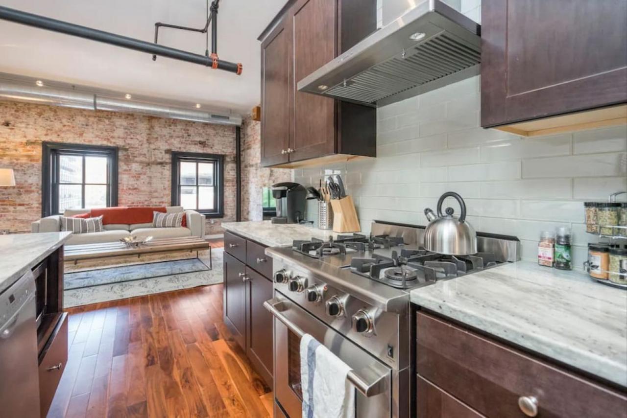 PRISTINE 3 BR Million-Dollar Loft Elevator Parking - Ferienwohnung