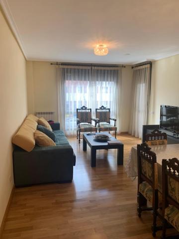 Logroño: Piso con Garaje y Piscina. - B&B Logroño