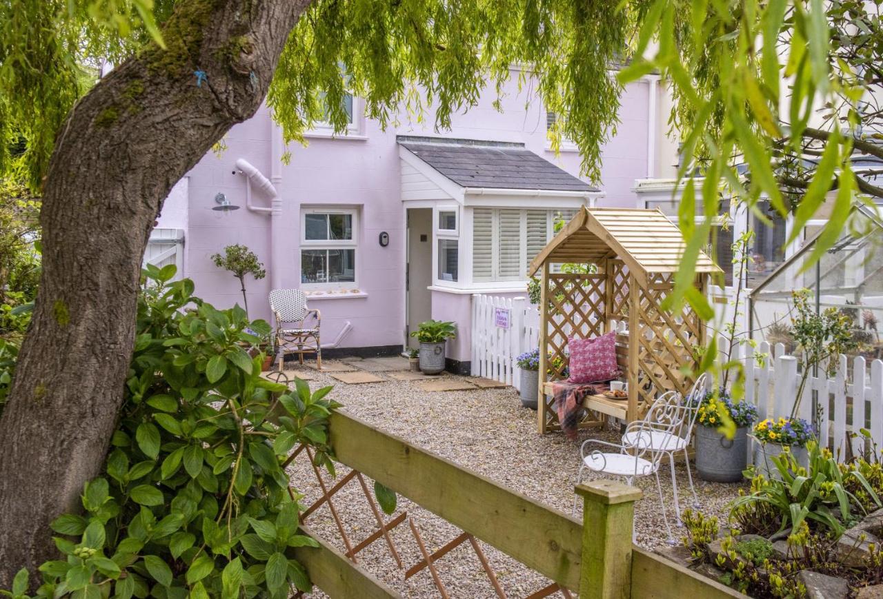 B&B Penzance - Pink Cottage - Bed and Breakfast Penzance