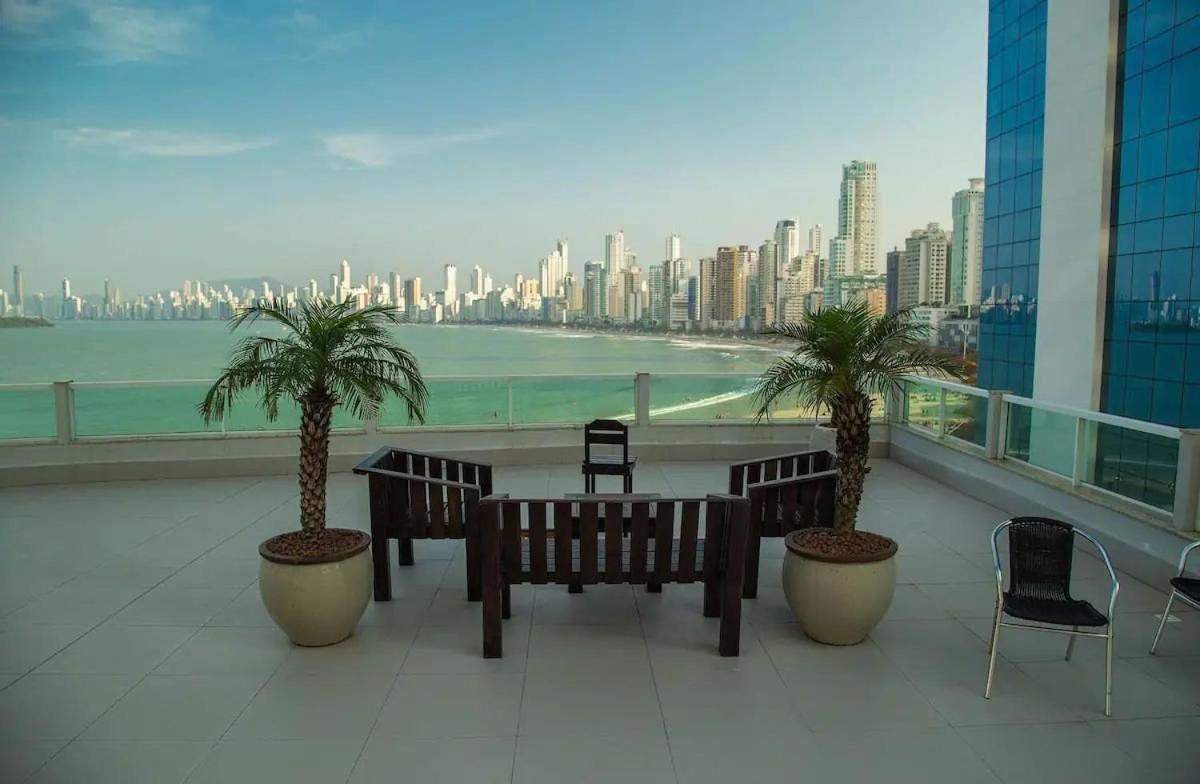 Para casais, prédio beira mar, em frente à Roda Gigante - B&B