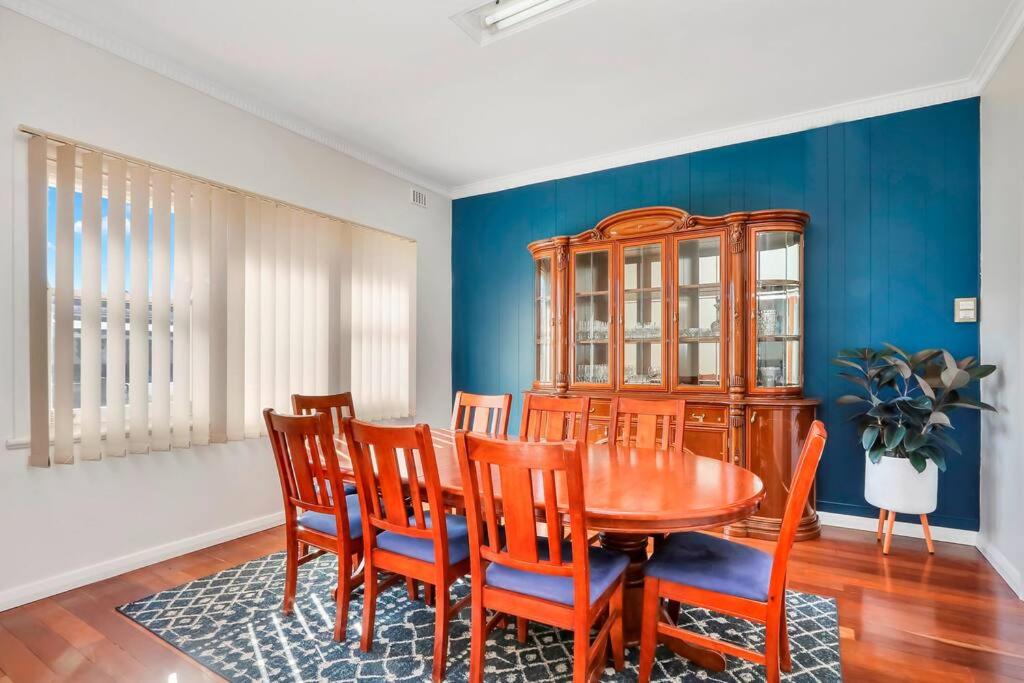 Mabel’s retreat 4 bedrooms,Wifi,Netflix,Kayo - Chambres d'hôtes Broken Hill