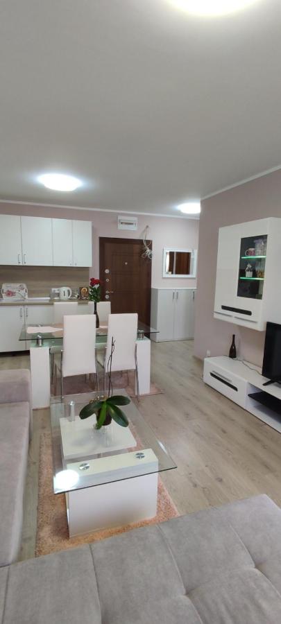 Luxury and stylish apartmen, metro station Obelya - B&B Sofia