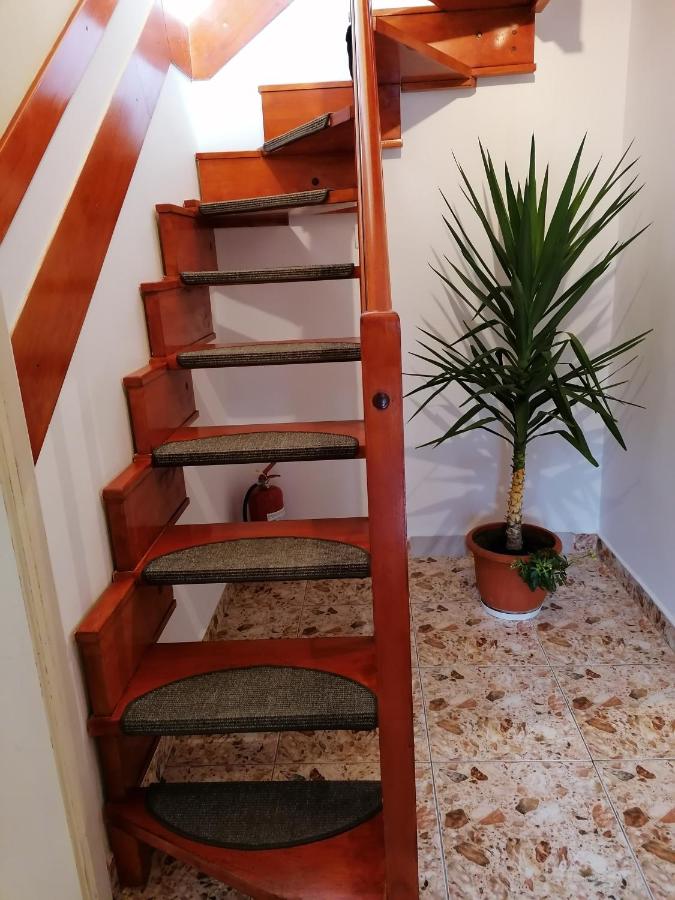 Pensiunea Ca La Mama Acasa - B&B Reşiţa
