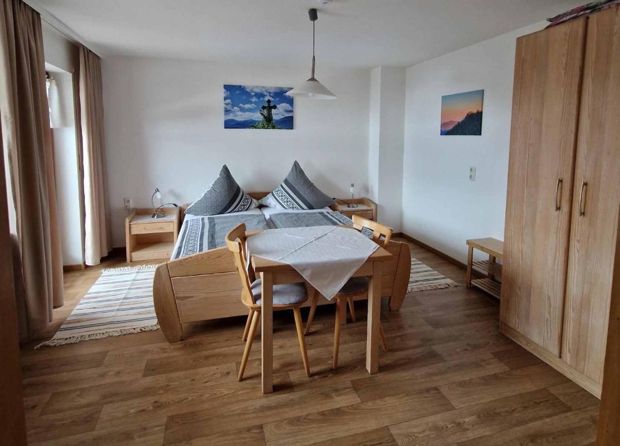 Doppelzimmer mit Balkon