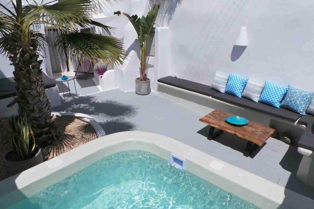 Cave at White Rock - Private outdoor jacuzzi - B&B