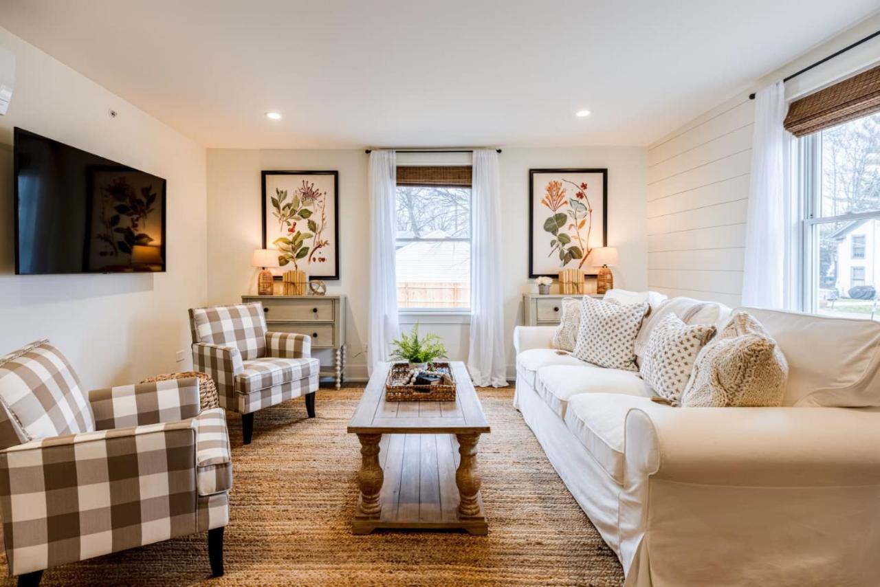 Downtown Luxury Farmhouse Apartment #4 - Bed and Breakfast