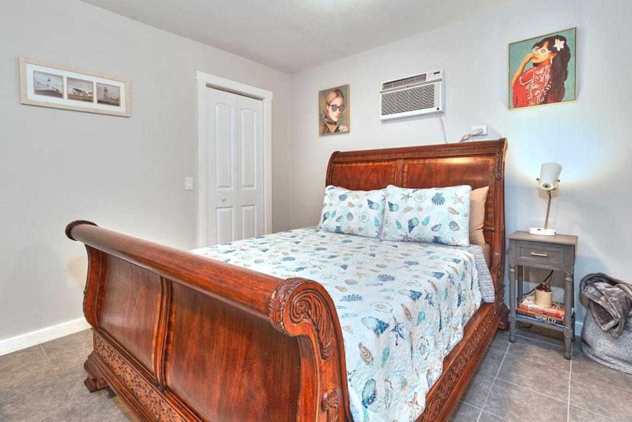 B&B Tampa - Hidden Gem Effiency Studio Perfect Location - Bed and Breakfast Tampa