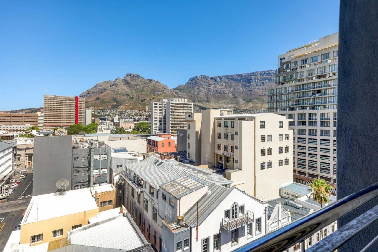 Backup-Powered Elegant Mountain View Apartment - B&B Città del Capo