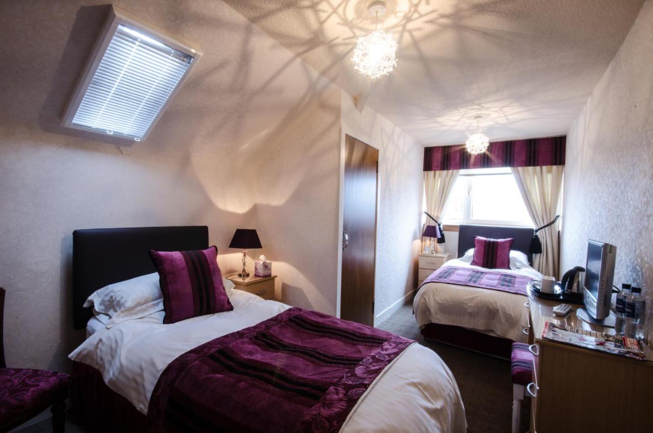 Chambre Lits Jumeaux avec Salle de Bains Commune