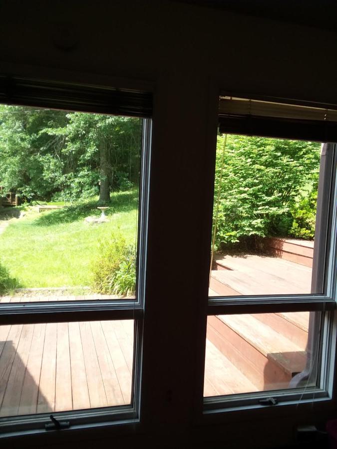Master Bedroom with Garden View - Chambres d’hôtes