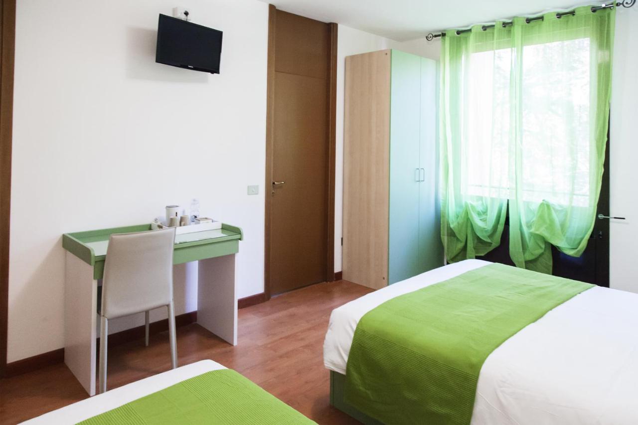 Habitación Triple con vistas al jardín