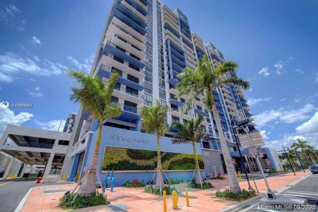 B&B Miami - APARTMENT FOR RENT 2 BED 2 BATH 1 Parking DOWNTOWN DORAL - Bed and Breakfast Miami