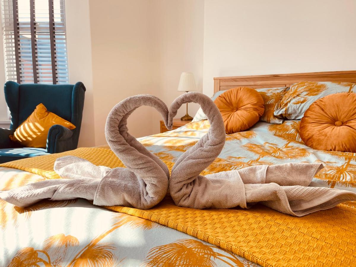 Modern Luxury 3 bed house - B&B