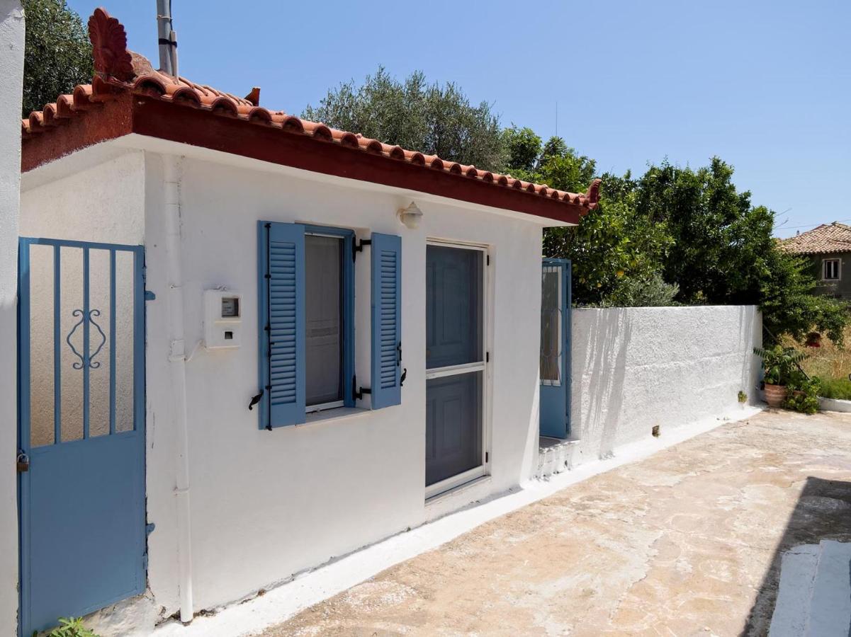 Summer Garden Studio - village location - B&B