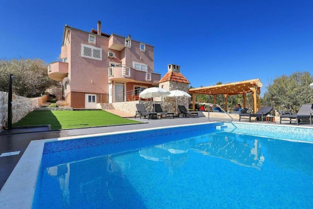 Modern House Giulia - B&B Dobropoljana
