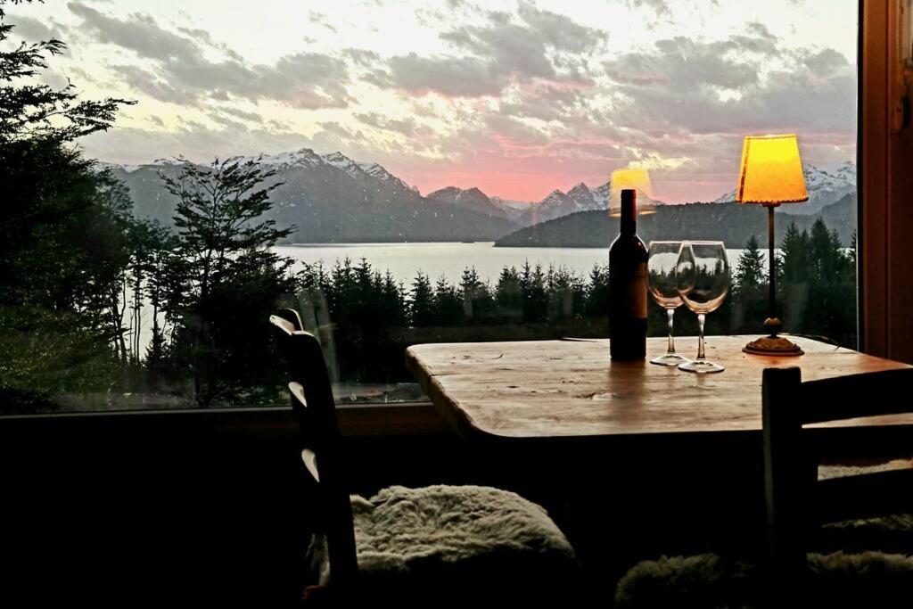 Puerto Esmeralda ESPECTACULAR DEPTO CON VISTA AL LAGO NAHUEL HUAPI - B&B