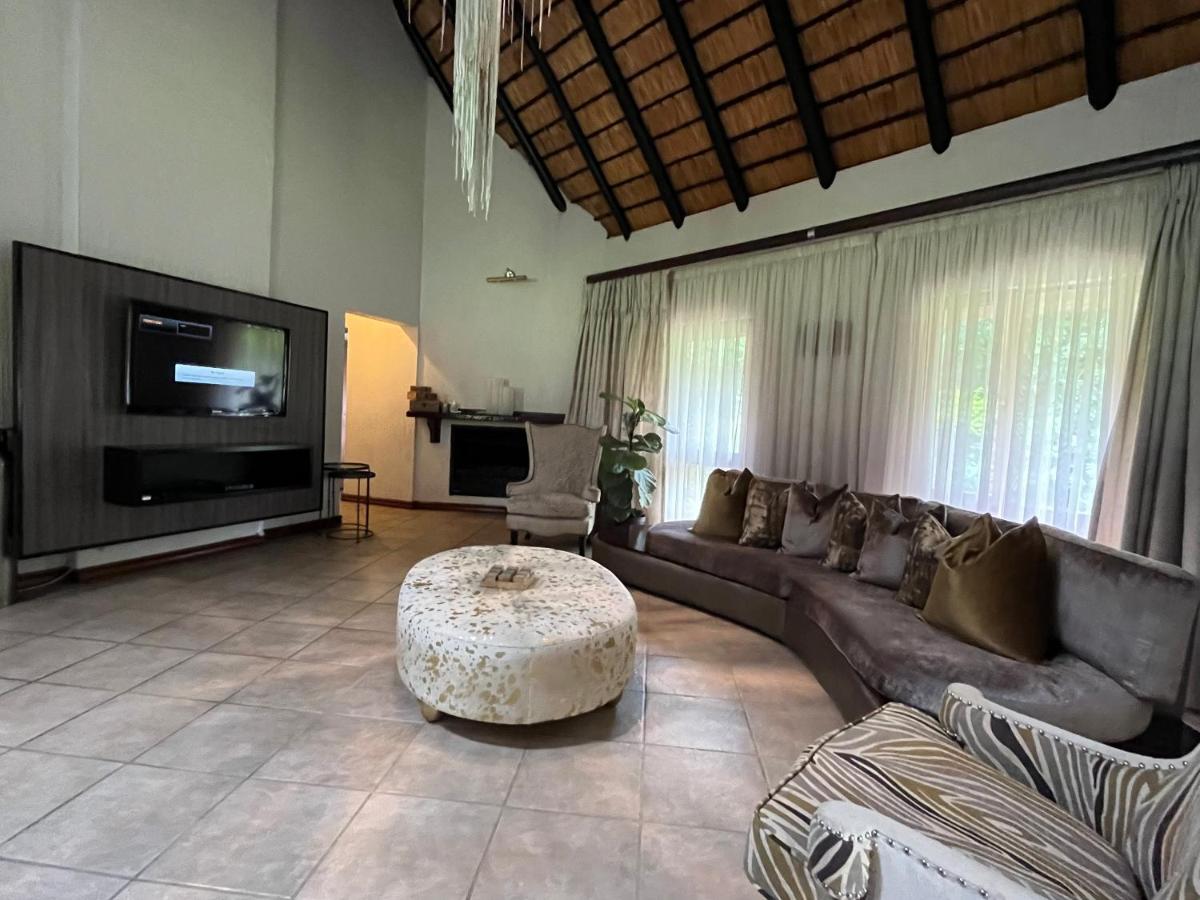 B&B Hazyview - Rifumo Luxury Villa in Kruger Park Lodge - Bed and Breakfast Hazyview