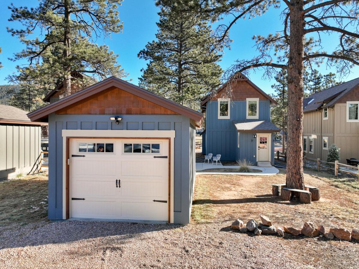 Black Bear Cabin with Hot Tub - B&B Woodland Park