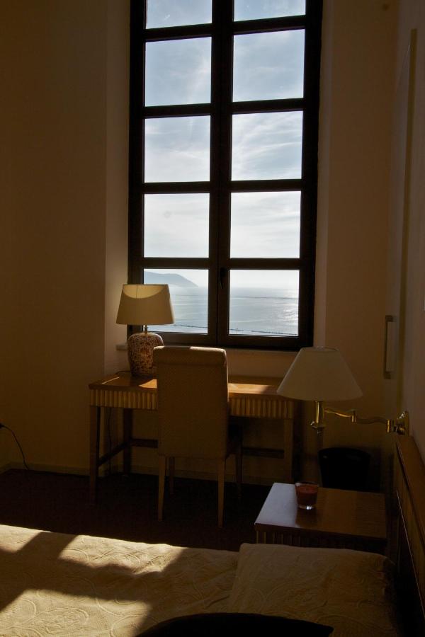 One-Bedroom Apartment with Sea View