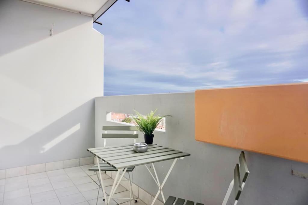 NEU modernes Apartment in Top Lage, free Parking max 1,65m Höhe und 1,8m Breite - Ferienwohnung Karlsruhe