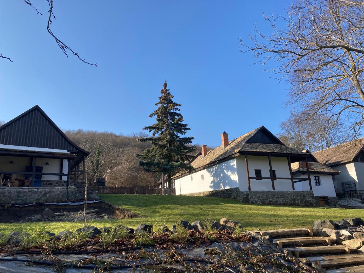 Kégli apartmanok és fürdőház Hollókő - Bed and Breakfast