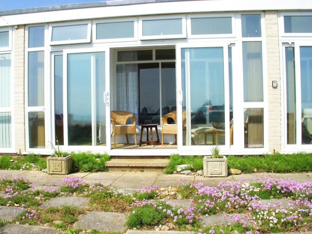Chalet With Sea Views - B&B