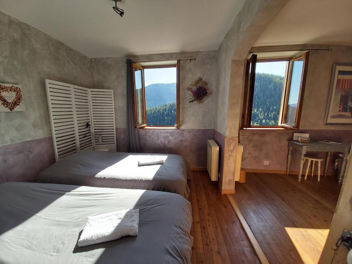 Family Room with Mountain View