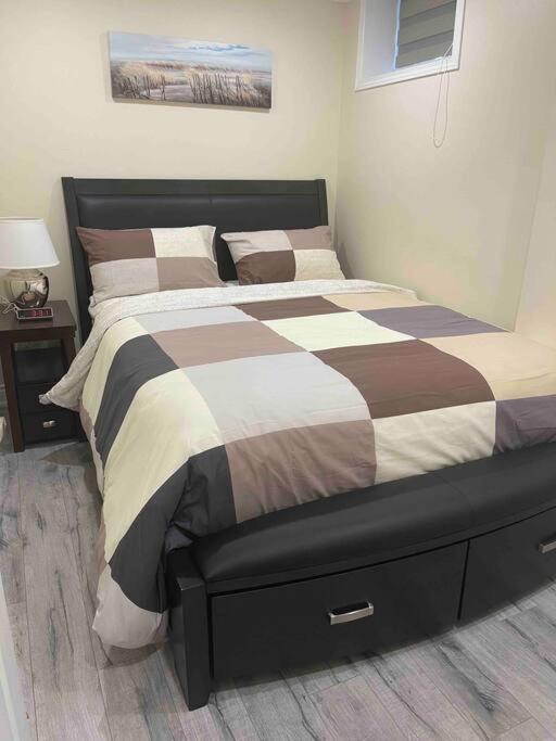 B&B Brampton - Adorable1-Bedroom Basement apartment, free parking - Bed and Breakfast Brampton