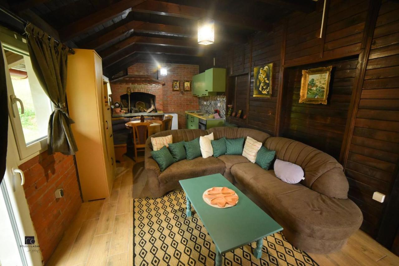 Njih tri Jelova gora - B&B Užice