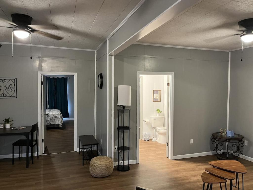 Bon Temps House - close to everything Eunice has to offer! - B&B Eunice