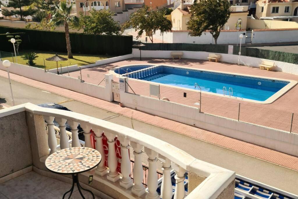 Gorgeous 3 Bed/2 Bath Pool & Golf Views - Ferienwohnung