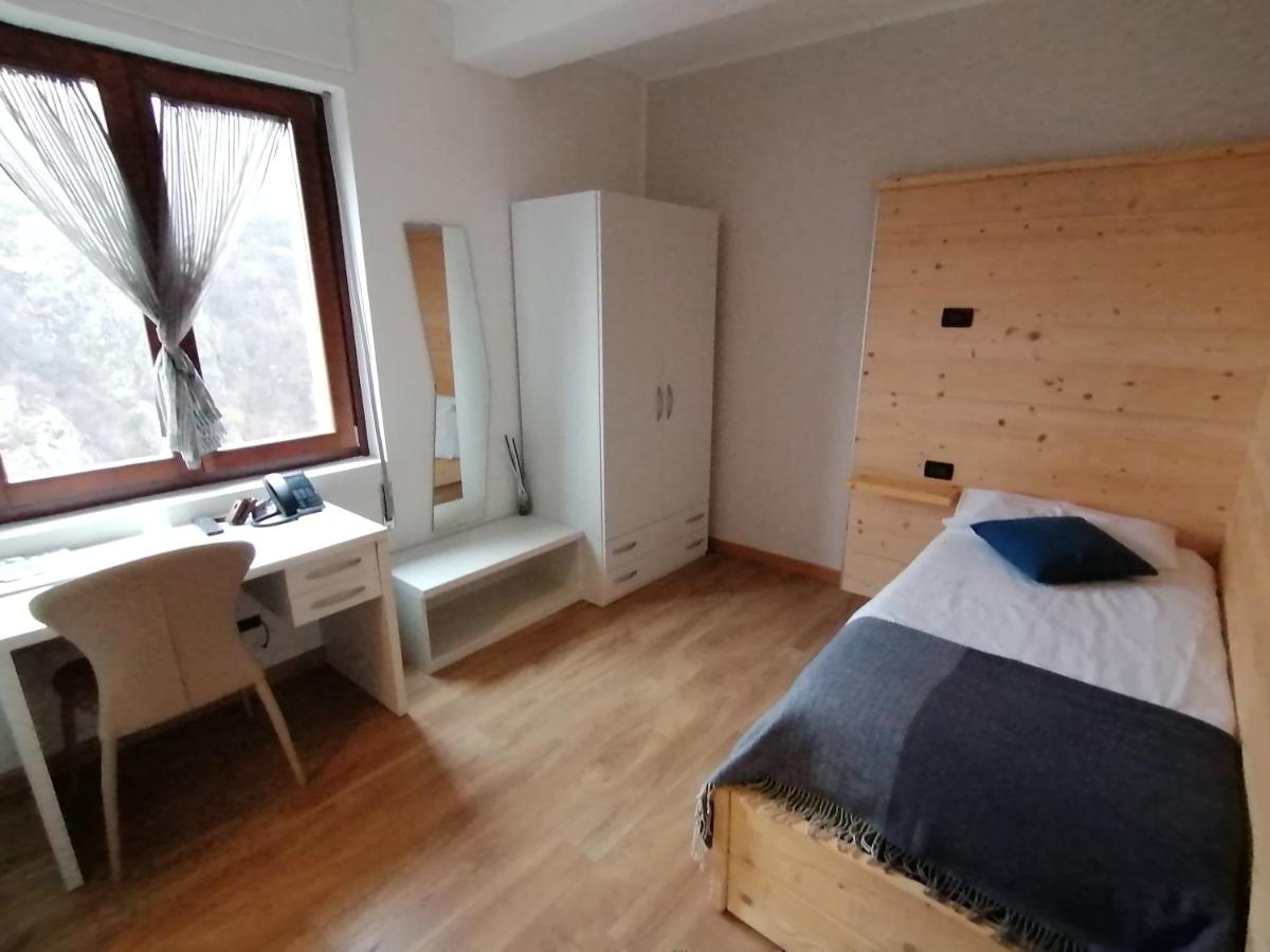Standard Single Room with Mountain View