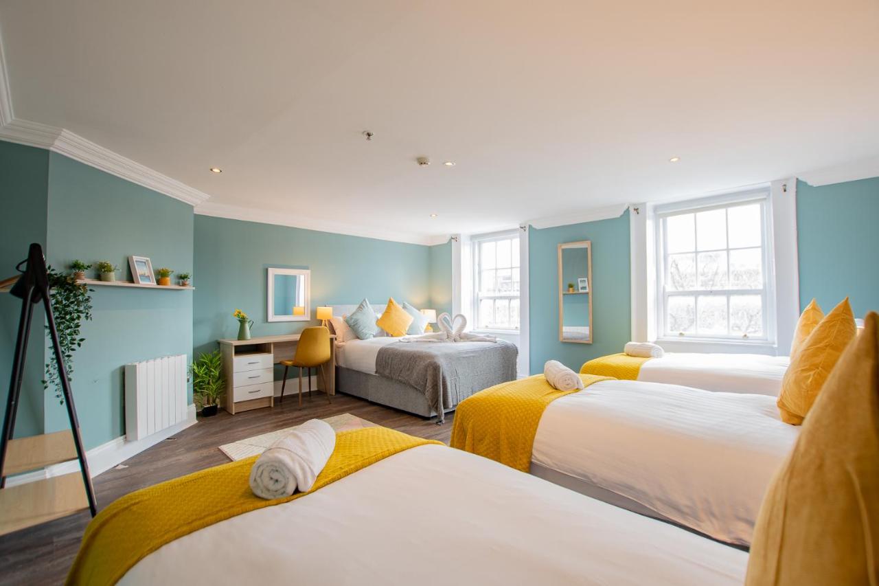 B&B Dublin - The Yellow Door by Shortstays - Bed and Breakfast Dublin