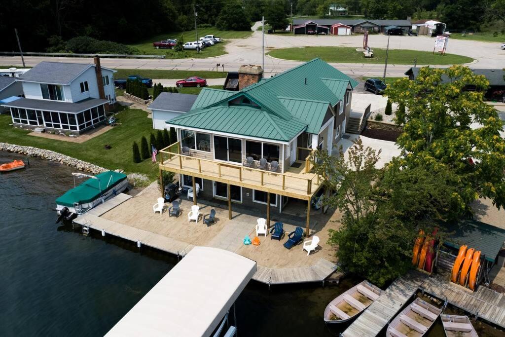 B&B Tipton - The Boathouse at Evans Lake - Bed and Breakfast Tipton