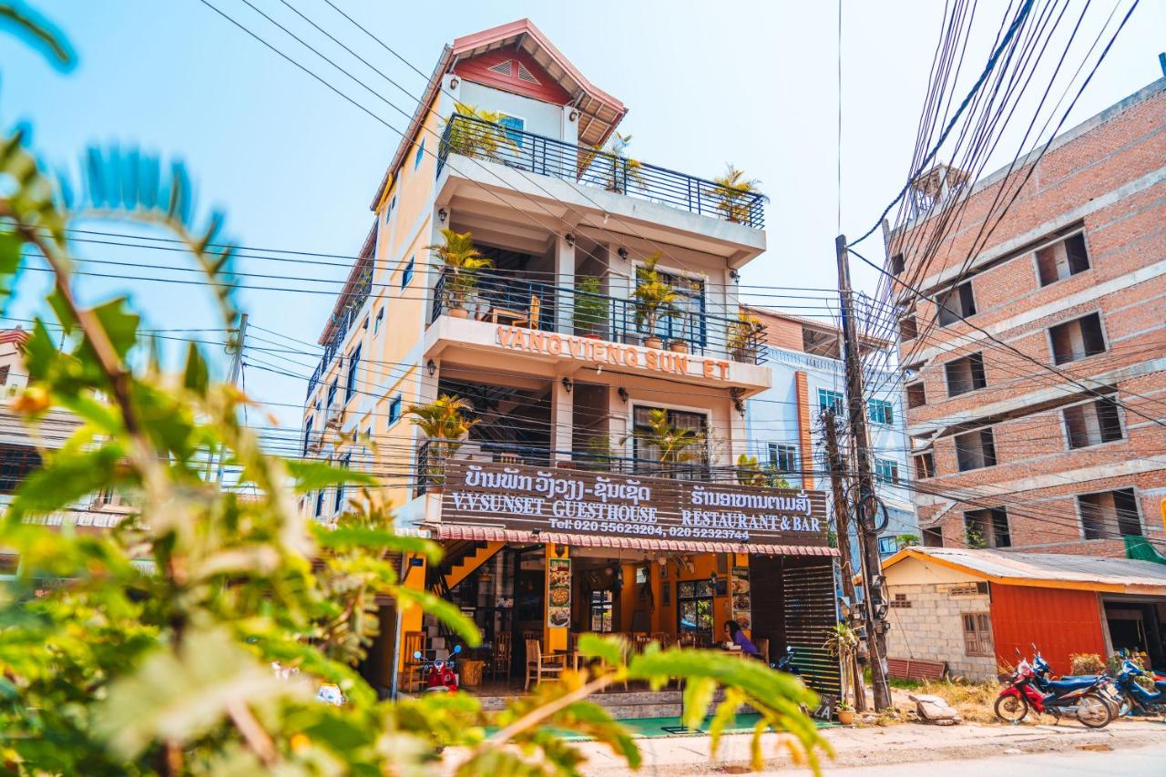 Vang Vieng Sunset Guesthouse & Restaurant - B&B