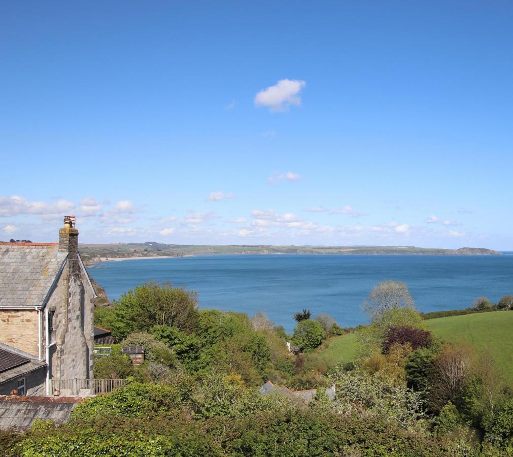 Seaside Holiday Cottage Near Beach - B&B