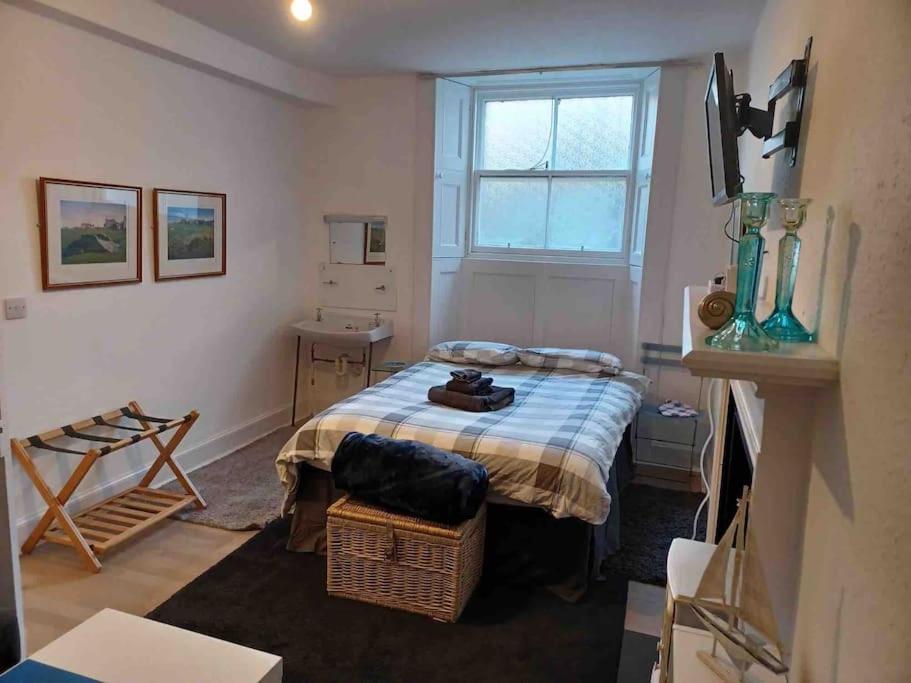 The Wee Room -Stay Where All St Andrews is on the Doorstep! - B&B