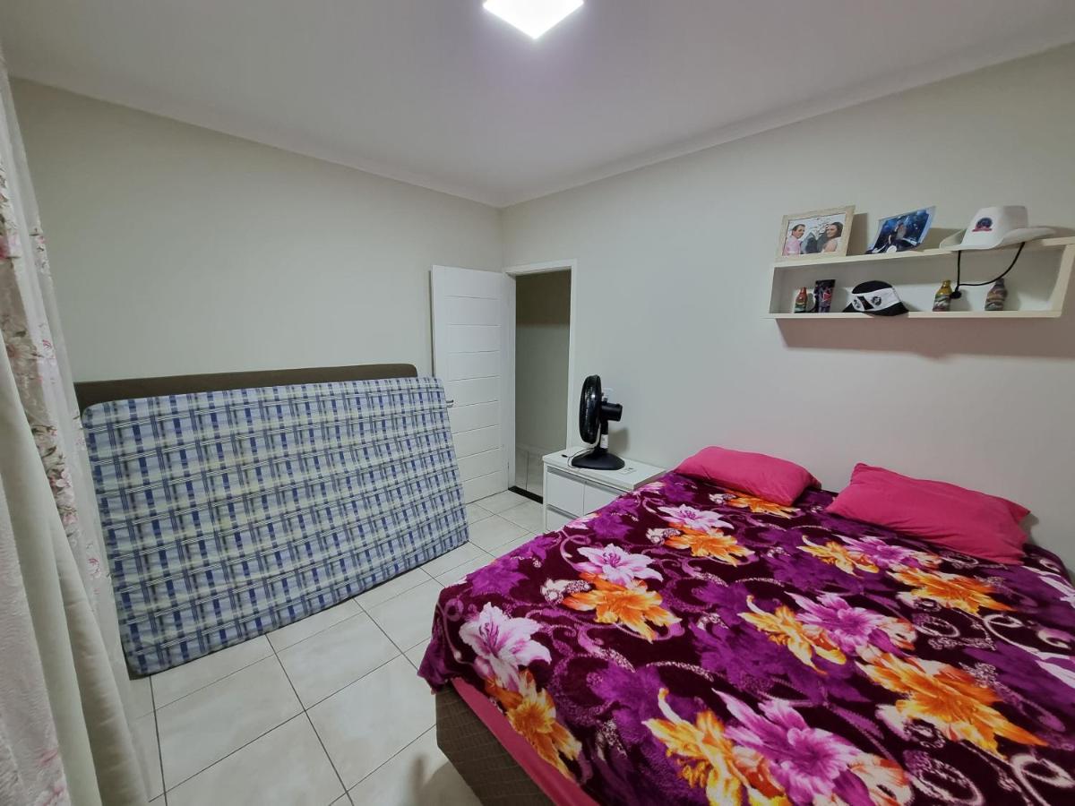 Casa a 500 metros da praia em balneário piçarras - B&B Piçaras
