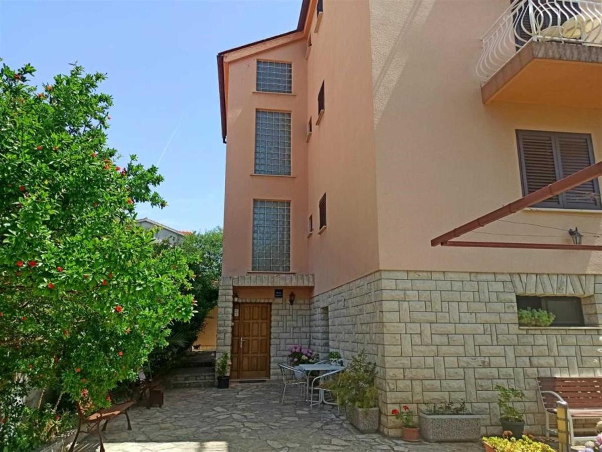 Charming Beach Apartments, Brodarica, Šibenik City - Chambres d’hôtes Sibenik