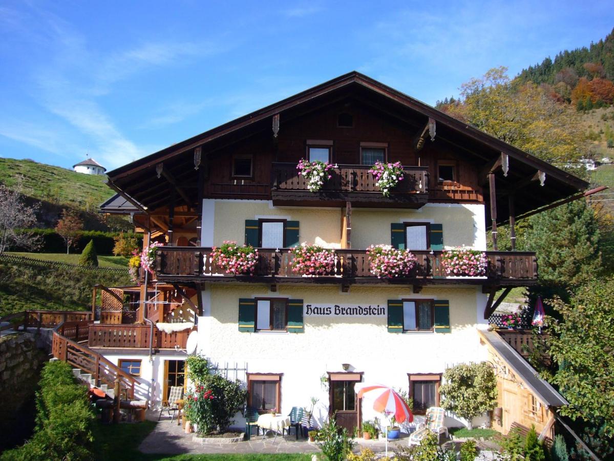 Apartment mit Balkon