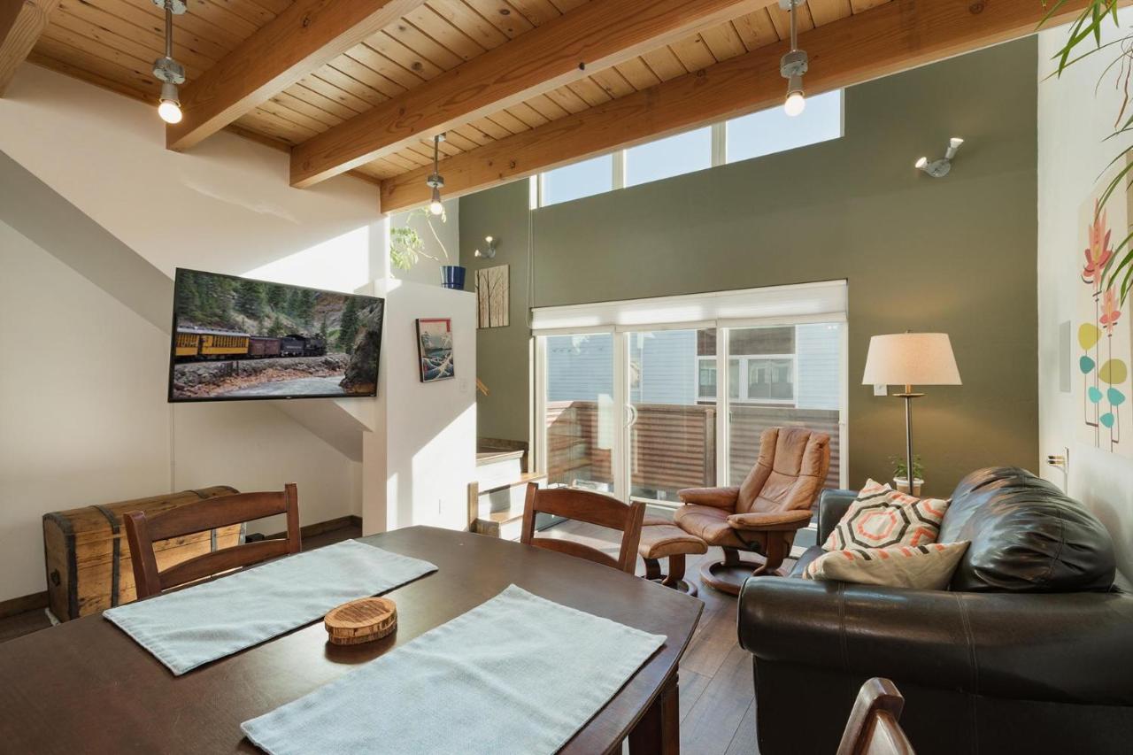 725 E College Unit 8 - B&B