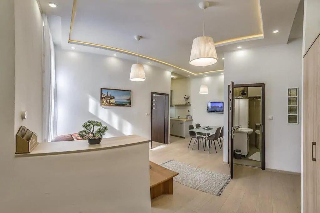 Széchenyi Renovated 2BR at Danube river - B&B Budapest