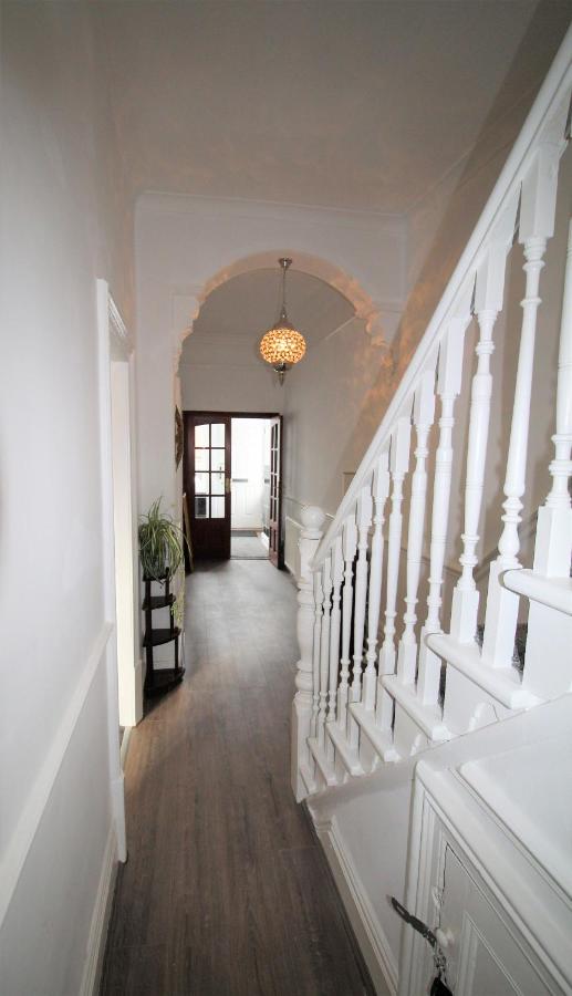 B&B Newcastle-upon-Tyne - Newcastle - Heaton - Great Customer Feedback - 5 Large Bedrooms - Period Property - Refurbished Throughout - Bed and Breakfast Newcastle-upon-Tyne